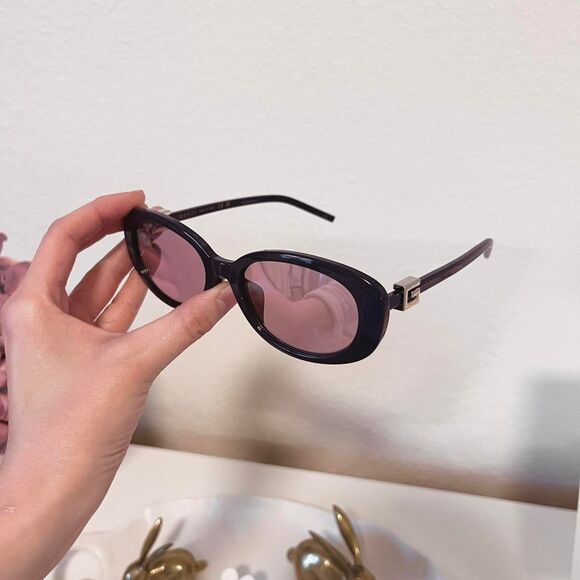 Gucci Women\'s Purple Sunglasses GG1684SA 005 main image 4